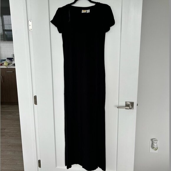 C&C California Dresses & Skirts - c&c California Long Black Dress